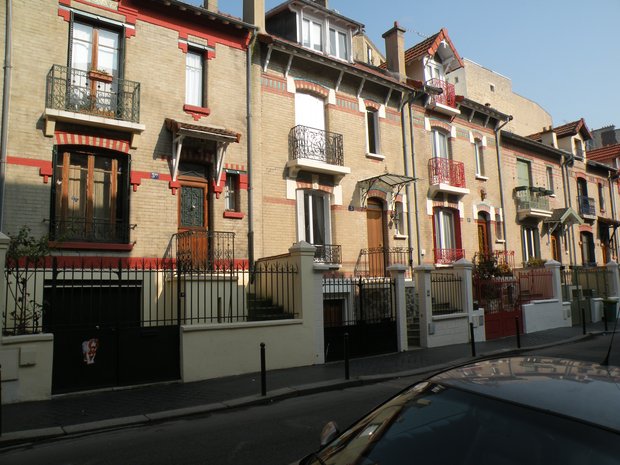  alignement de maisons en brique, rue de la Colonie, 13e arrondissement